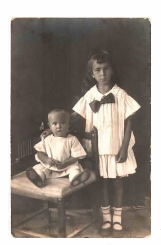 сестры 
Седлецкие Ира (справа) и Рая 1925 Моршанск